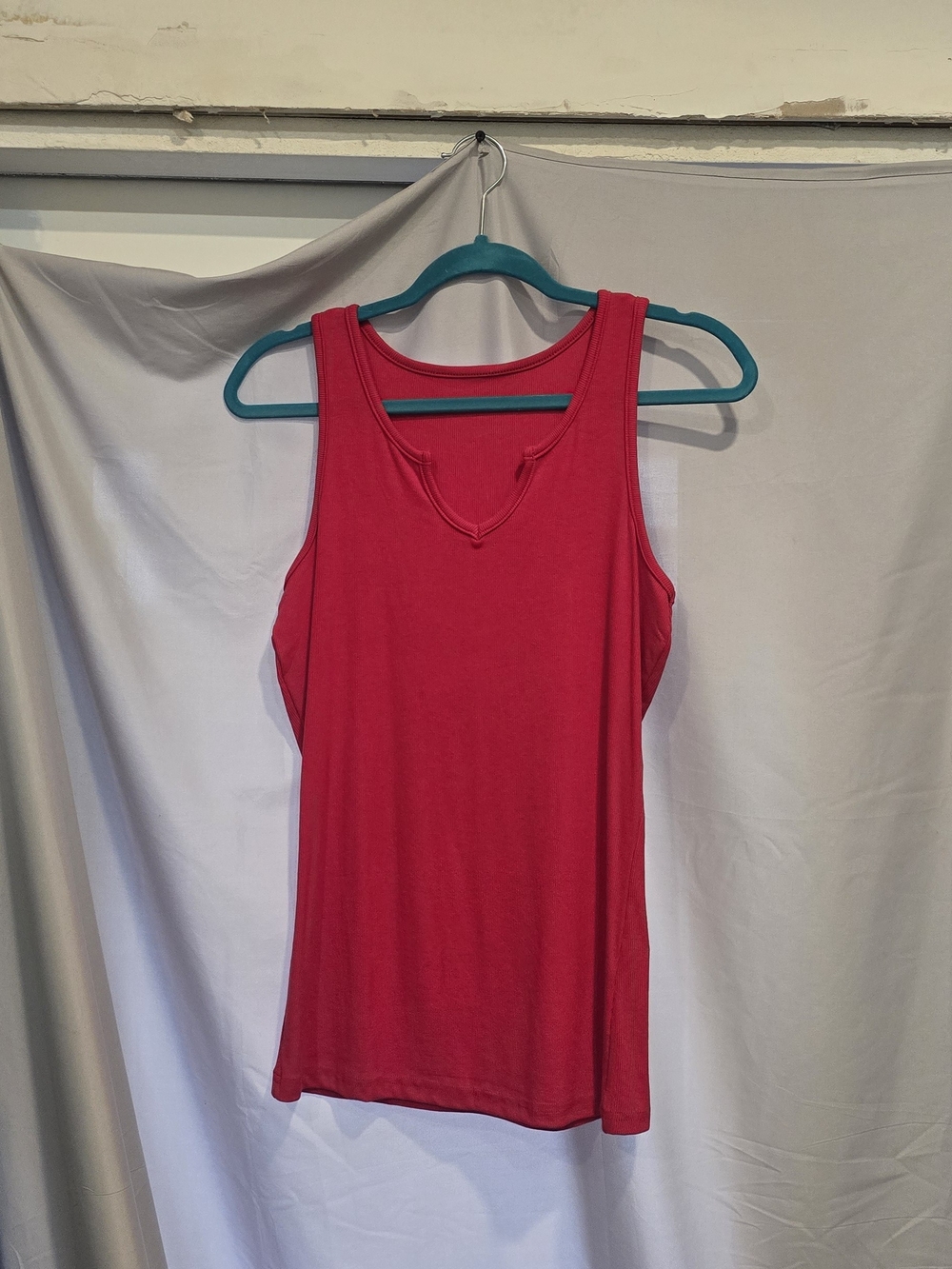 Amazon Red Women's Scoop Neck Tank Top